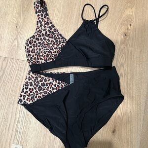2 piece bikini large never worn hygenic liner in place
Top fits 36d